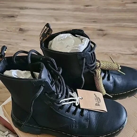NWT Adult Dr Martens Combs Leather Lace Up Boots